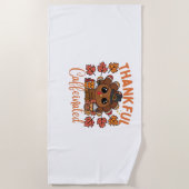 感謝とカフェイン入り感謝祭おもしろいコーヒー ビーチタオル (正面)