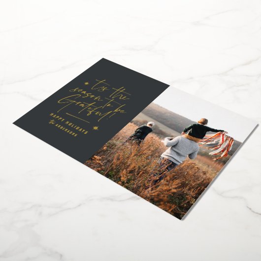 感謝に満ちた モダン ミニマル エレガントなスクリプト フォ 箔シーズンカード (回転した状態)