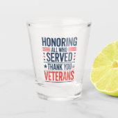 感謝の日に仕えたすべての名誉退役軍人 ショットグラス (正面)