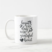 感謝の気持ちで毎日を始めるハート引用文 コーヒーマグカップ (左)