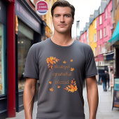 感謝の気持ちで満たされた秋の落ち葉 Tシャツ