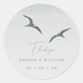 感謝の気持ちをカスタマイズされたサンキューシールで表そう。デザインは、灰色の背景にチャームあふれるア ラウンドシール
