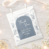 感謝の気持ちを伝える ダスティーブルーの貝殻ドゥードル フェイバーバッグ (クリップ留めされた状態)