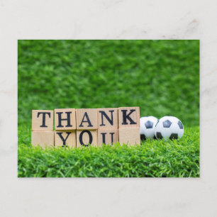 感謝の言葉とサッカーボール緑の草の上にある ポストカード