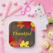 感謝の赤オレンジ色の黄色のカエデの木の離れ茶色 ペーパープレート (パーティー)