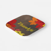 感謝の赤オレンジ色の黄色のカエデの木の離れ茶色 ペーパープレート (傾斜あり)