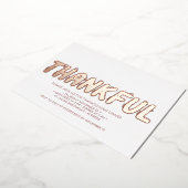 感謝モダンのバラ金ゴールドレッドサンクスギビングディナー 箔招待状 (回転した状態)