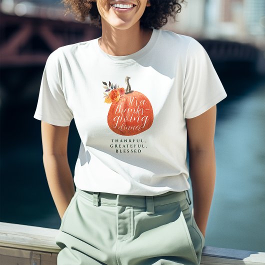 感謝祭のディナー オレンジ色のカボチャ 秋の花  Tシャツ