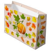 感謝祭のパンプキンとオータムリーフ（秋の葉）ベージュ ラージペーパーバッグ (正面アングル)