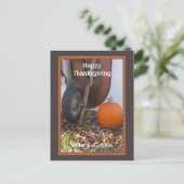 感謝祭のパンプキンとシャベルホイール ホリデー ポストカード (スタンド正面)
