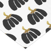 感謝祭の様式化された黒いカボチャと金ゴールド ロングテーブルランナー (コーナー)