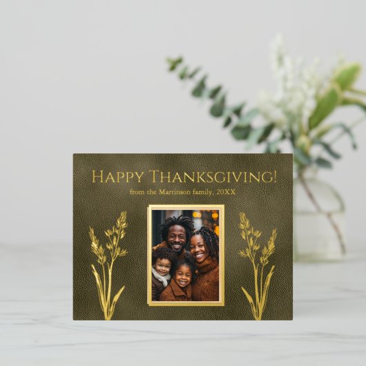 感謝祭の縦家族の写真グリーン 箔シーズンポストカード (立ち正面)