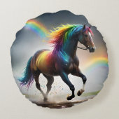 慈悲のスペクトル：虹の下の虹色の馬 ラウンドクッション (裏面)