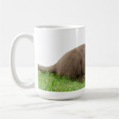 態度のチョコレート実験室の子犬 コーヒーマグカップ (左)