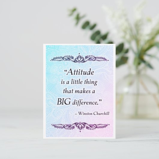 態度は小さなことだ – 前向き引用文の ポストカード (スタンド正面)