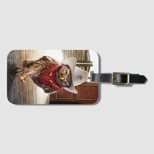 態度及び濶歩の堅い西部の保安官のフクロウ ラゲッジタグ (正面横)