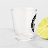 慎重にパンダを置く ショットグラス (左)