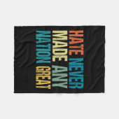 憎しみは国のアンチトランプ素晴らし2025 フリースブランケット (正面(横))