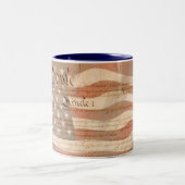 憲法と米国国旗の愛国心 ツートーンマグカップ (中央)