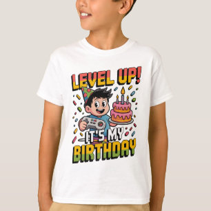懐かしのカートゥーン風「レベルアップ お誕生日おめでとう」 Tシャツ