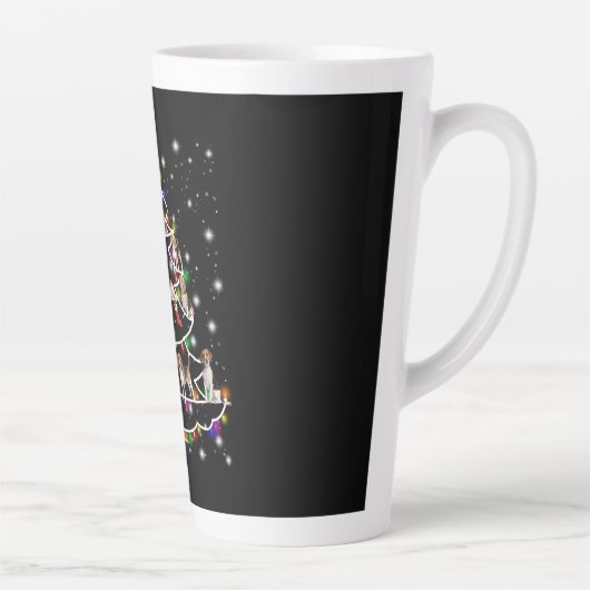 懐中電灯で覆われたビーグルのクリスマスツリー カフェラテマグ (右)