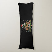 懐中電灯で覆われたプードルクリスマスツリー ボディピロー (正面縦)