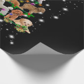 懐中電灯で覆われたプードルクリスマスツリー ラッピングペーパー (角)