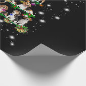 懐中電灯で覆われるビーグルのクリスマスツリー ラッピングペーパー (角)