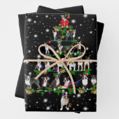 懐中電灯で覆われるボストン·テリーのクリスマスツリー ラッピングペーパーシート (インサイチュ)