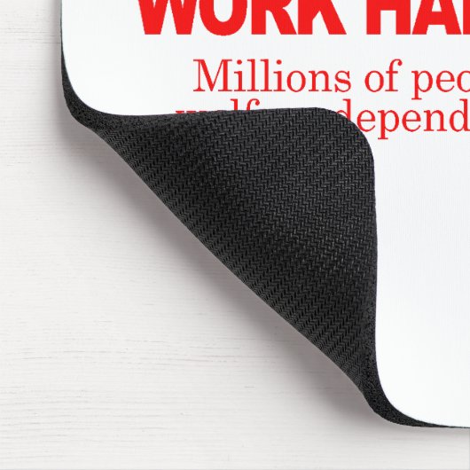 懸命の仕事-何百万の福祉の人々は依存します マウスパッド (コーナー)