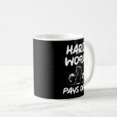 懸命ワークペイオフジムトレーニングフィットネス動機 コーヒーマグカップ (正面右)