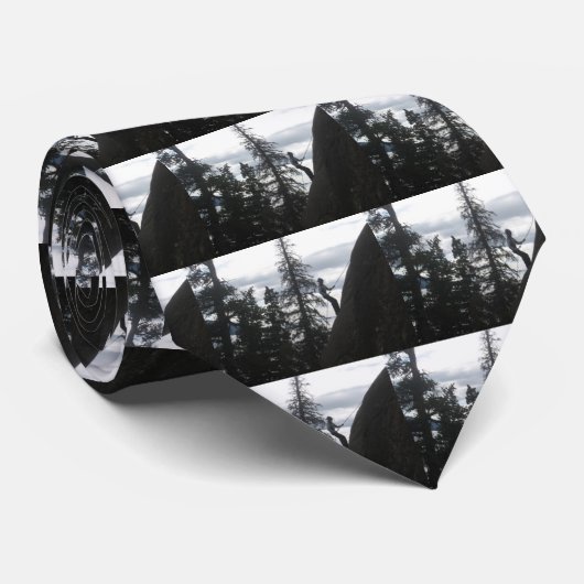 懸垂下降するタイ ネクタイ (ロール)