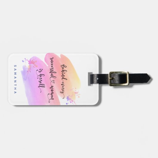 成功した女性引用文ピンクウォーター色タイポグラフィ ラゲッジタグ (正面横)