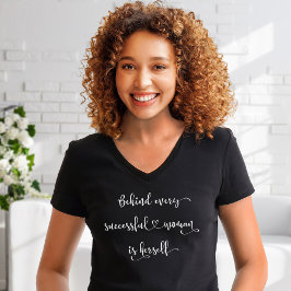成功した女性 フェミニスト 引用文 モダンな手書き風フォント Tシャツ