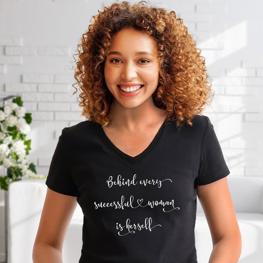 成功した女性 フェミニスト 引用文 モダンな手書き風フォント Tシャツ