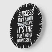 成功について静かな仕事 – ジム、ハッスル、グラインド ラージ壁時計 (傾斜)