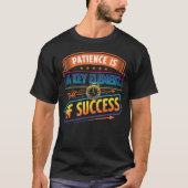 成功の鍵は忍耐 Tシャツ (正面)