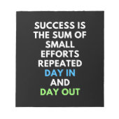 成功は小さな努力の合計である ノートパッド (正面)