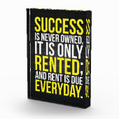 成功は決して所有されない フォトブロック (右)