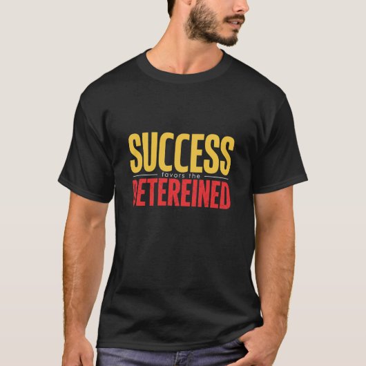 成功は決意した者に味方する - 大胆なモチベーションの引用 Tシャツ (正面)