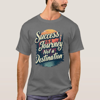 成功は目的地ではなく旅である Tシャツ
