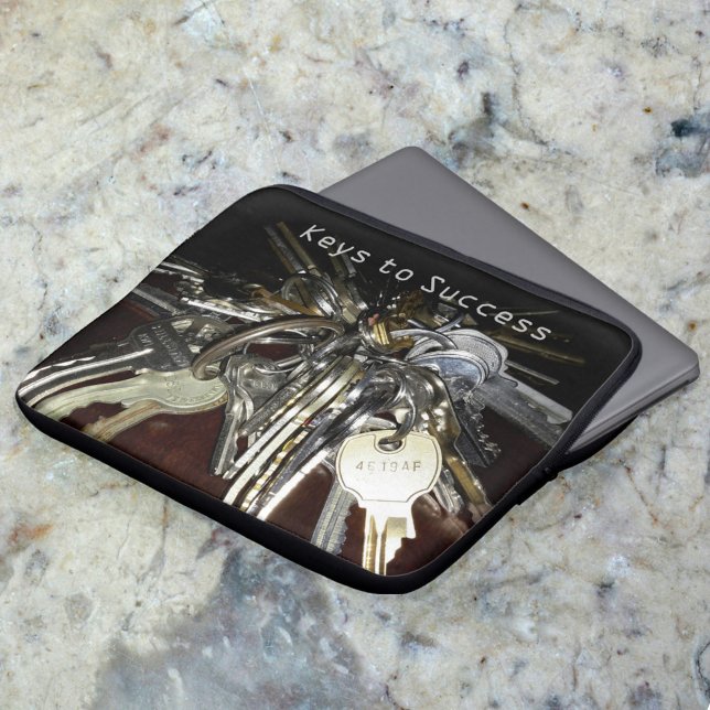 成功への鍵 ラップトップスリーブ (クリエイターアップロード済み)