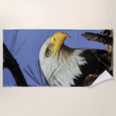 成熟したオスのハゲのイーグル接頭ショット ビーチタオル (正面)
