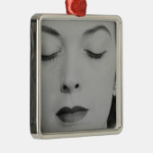 成長した女性2 メタルオーナメント (右)