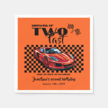 成長して早い2歳の誕生日にレッドスポーツカー