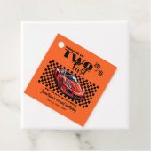 成長して早い2歳の誕生日にレッドスポーツカー フェイバータグ (インサイチュ)