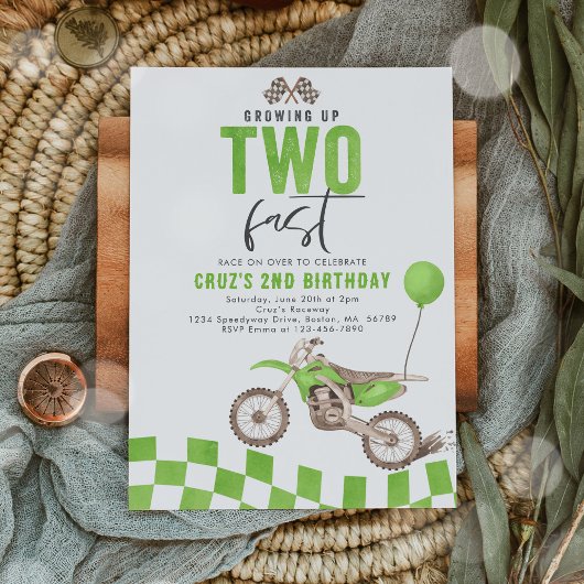 成長する2つの高速グリーンダートバイクボーイ誕生日 招待状