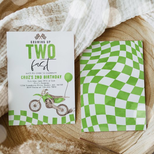 成長する2つの高速グリーンダートバイクボーイ誕生日 招待状