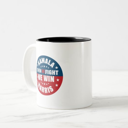 我々が戦う時、我々は2024カマラハリスUSAに勝つ ツートーンマグカップ (正面左)