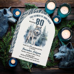 我々のパックウルフ80th誕生日パーティーのリーダー 招待状<br><div class="desc">「私たちのパックのリーダーは80歳を回っている」あなたのアルファのための80歳の誕生日お気に入りの。常緑樹威厳のある林にシルエットした一匹狼。</div>